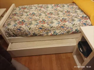 Cama doble con 2 colchones