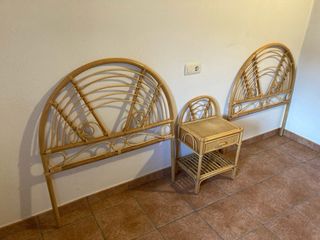 Cabeceros y mesita de noche ratán