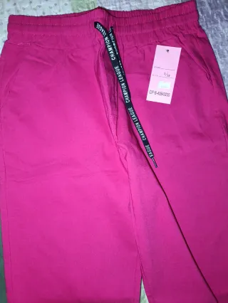 Pantalones verdes y fucsia