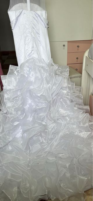 Vestido de fiesta blanco con pedrería