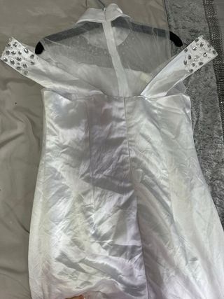 Vestido de fiesta blanco con pedrería