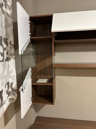 Mueble moderno salón madera y cristal