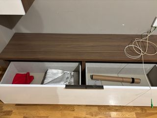 Mueble moderno salón madera y cristal