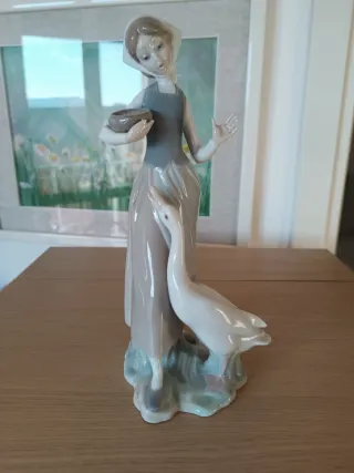 Statuina Lladro originale con oca e scodella
