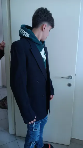 Blazer nero e felpa verde