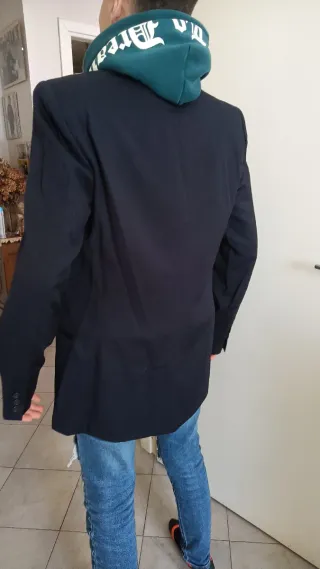 Blazer nero e felpa verde