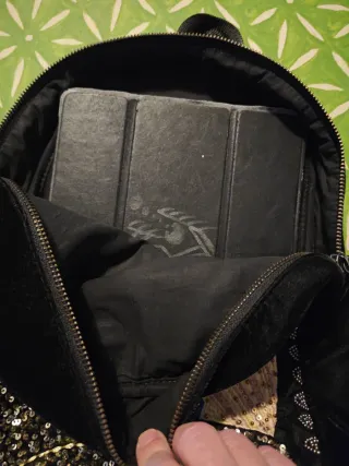 Mochila pequeña bordada