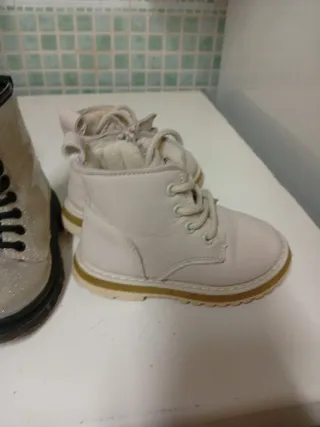 Botas niña talla 25 2 pares x15€