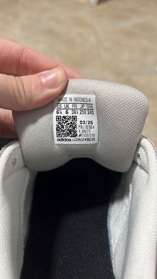 Zapatillas Adidas Casual Grises y Blancas