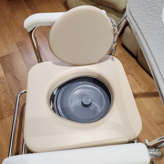 Silla eléctrica plegable; regalo: silla de ducha.