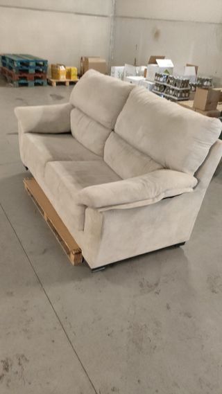 Sofá de tela beige