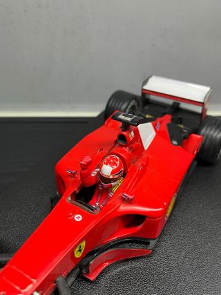 Ferrari F2001 M. Schumacher 1/18 Hot Wheels