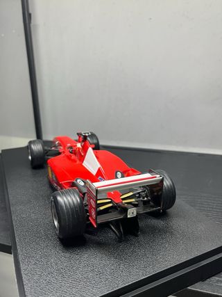 Ferrari F2001 M. Schumacher 1/18 Hot Wheels