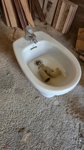 Lavabo y bidé Victoria con grifos