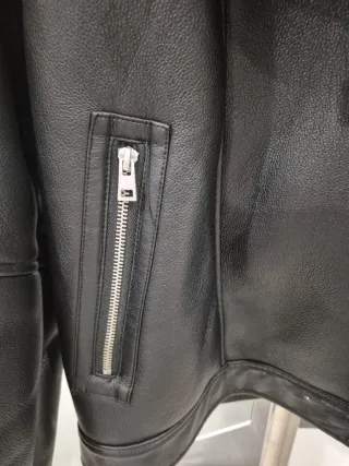 Cazadora Zara efecto piel forrada