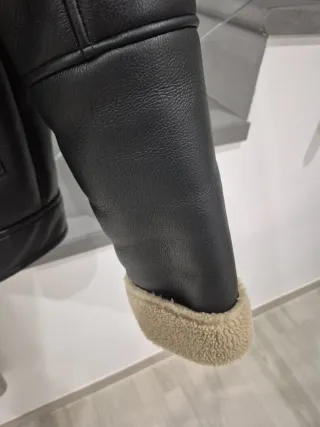 Cazadora Zara efecto piel forrada