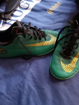 Botas de fútbol para césped