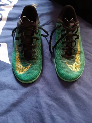 Botas de fútbol para césped