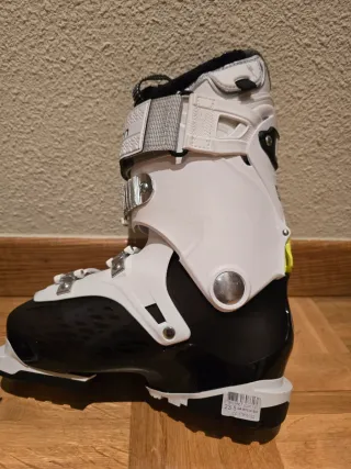 Botas nuevas de esquí. Salomon Heat Mujer 23.5
