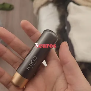 Zapatos negros y ropa