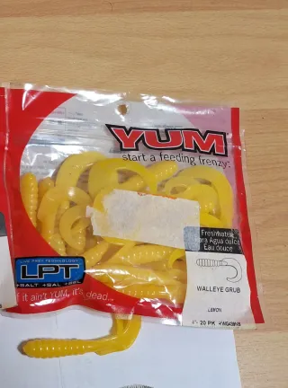 Lote de vinilos de pesca variados