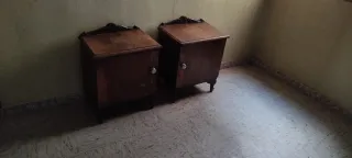 2 Mesitas de noche de madera