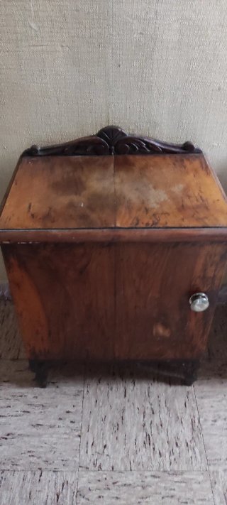 2 Mesitas de noche de madera