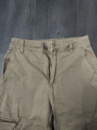 Pantalón cargo Pull&Bear beige talla 32