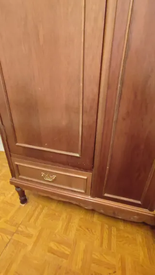 Armario de madera 2 puertas 4 cajones