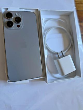 iPhone 15 Pro Max Gris 256GB