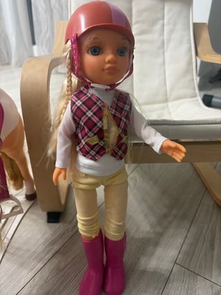 Nancy jinete con caballo