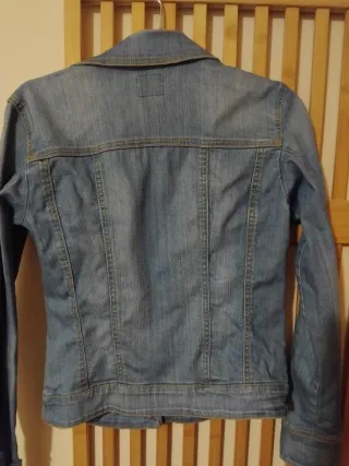 Cazadora vaquera elástica con cremallera