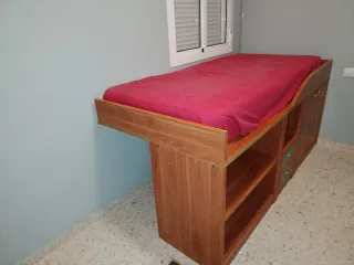 Cama dormitorio tipo camarote.
