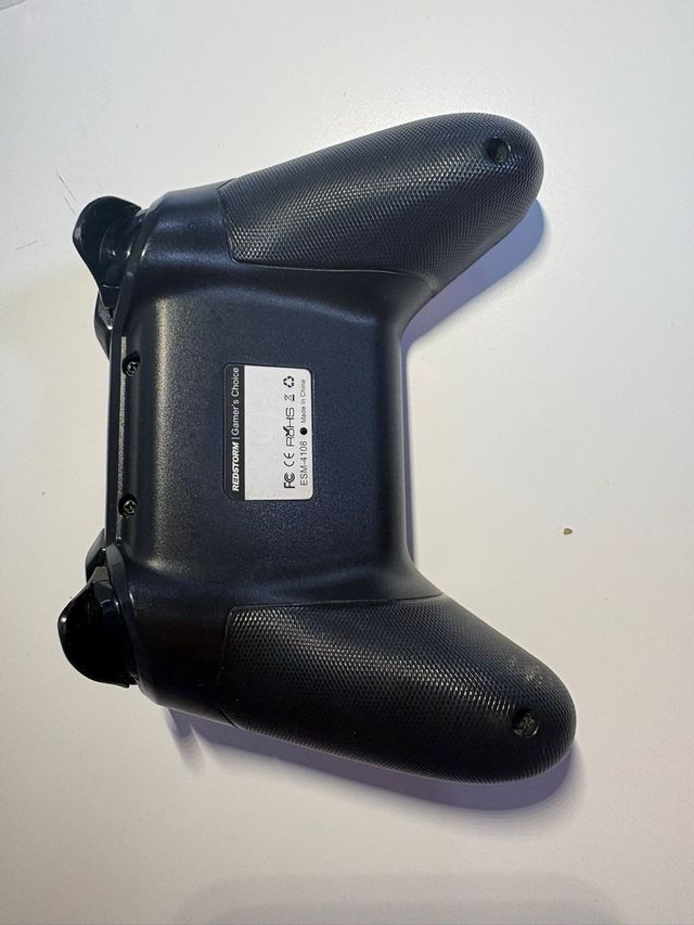 Mando Nintendo con diseño de dragón