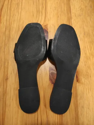 Sandalias planas Zara negras y plata talla 36