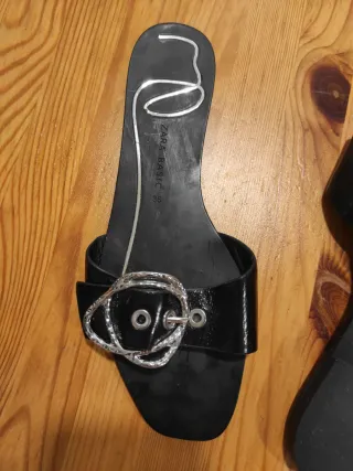 Sandalias planas Zara negras y plata talla 36
