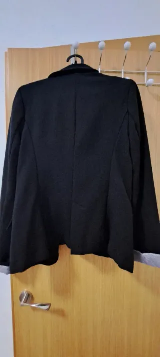 Americana negra con rayas