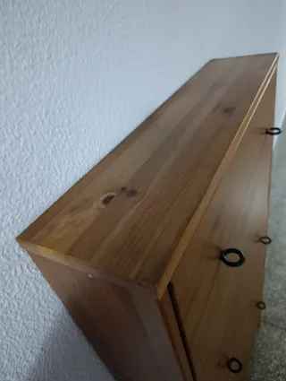 Zapatero de madera estrecho