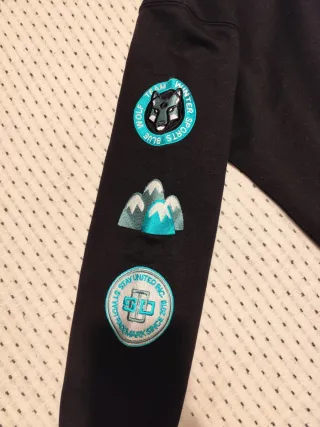 Sudadera con capucha negra