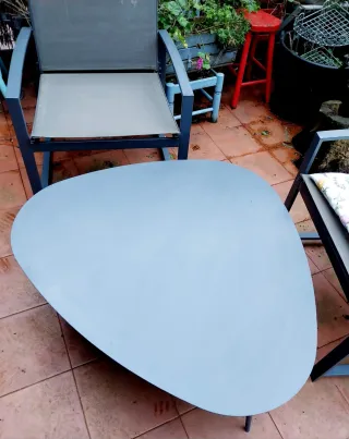 Conjunto de jardín mesa y dos sillas metálicas