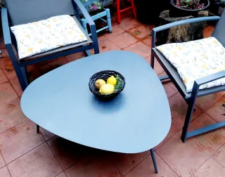 Conjunto de jardín mesa y dos sillas metálicas