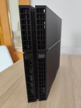 PS4 (PlayStation 4) Negra + Mando