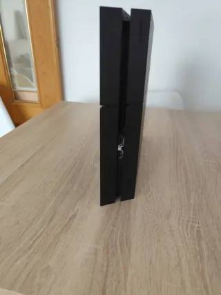 PS4 (PlayStation 4) Negra + Mando