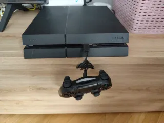 PS4 (PlayStation 4) Negra + Mando