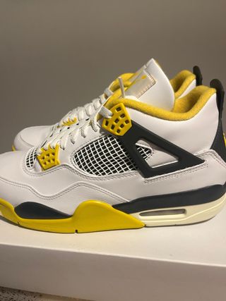 Jordan 4 Vivid Sulfur Taglia 44
