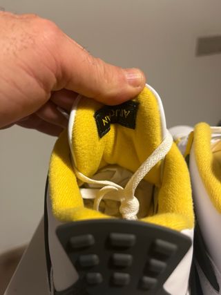 Jordan 4 Vivid Sulfur Taglia 44