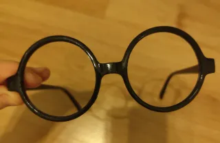 Gafas y collar disfraz señora