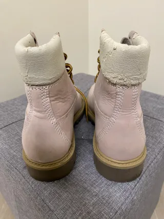 Stivali rosa con lacci