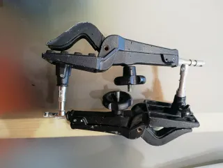 2 Pinzas Universales Avenger