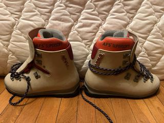 Botas de montaña Asolo rígidas beige